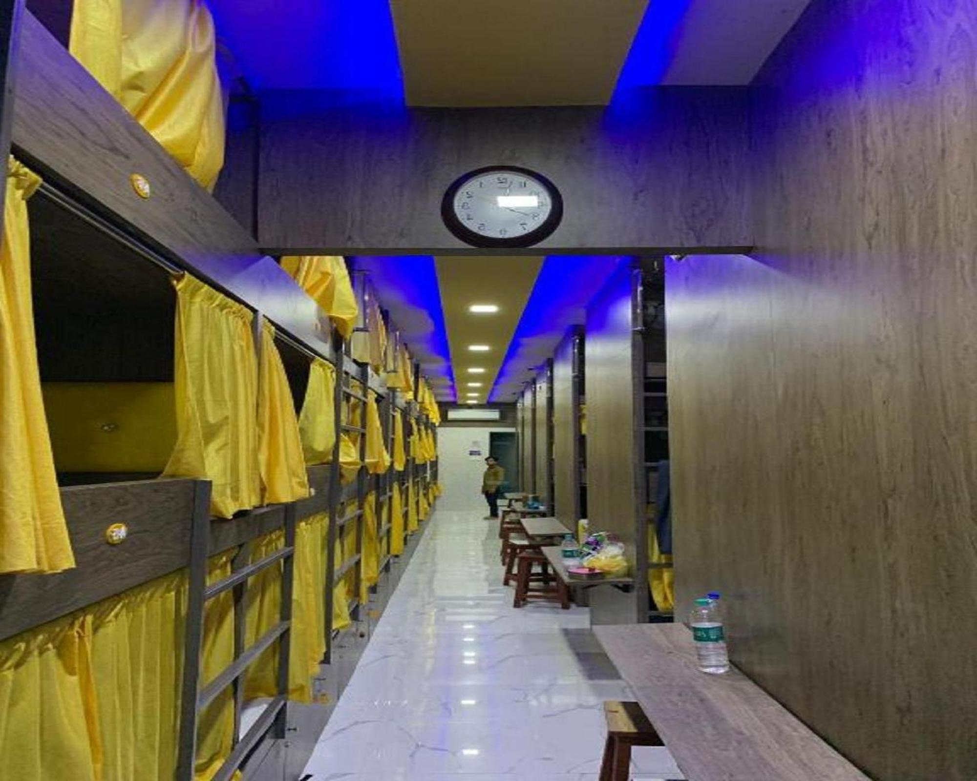 Neenava Dormitory Asalpha Mumbai Exteriör bild
