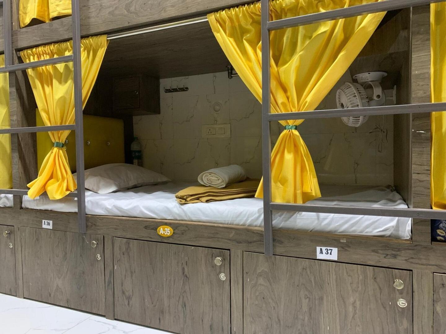 Neenava Dormitory Asalpha Mumbai Exteriör bild