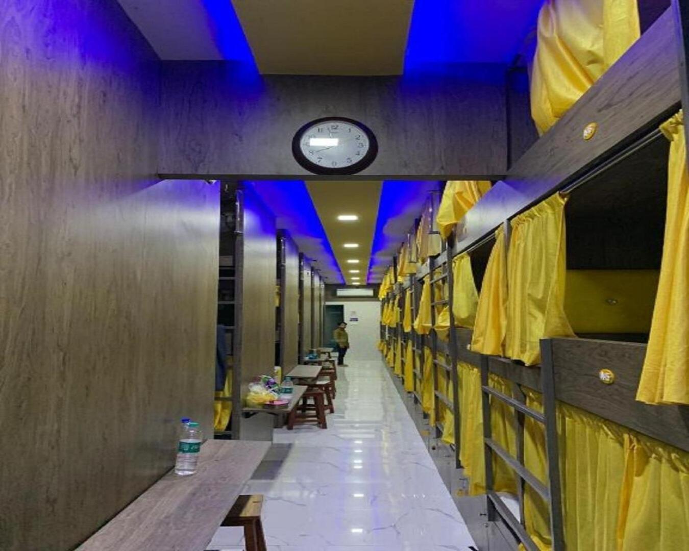 Neenava Dormitory Asalpha Mumbai Exteriör bild